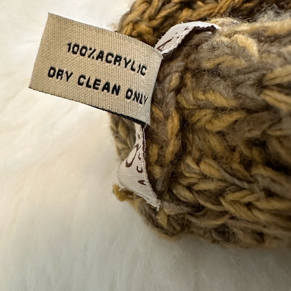 Crocheted Scarf and Hat Set by Quagga - Picture 6 of 13